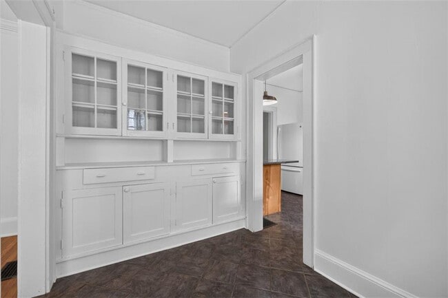 Building Photo - 582 Clifton Rd NE