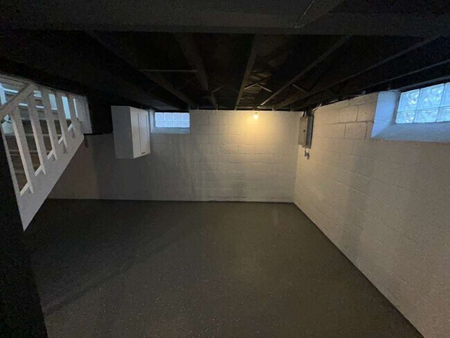 Building Photo - Charming 3 Bedroom Bungalow