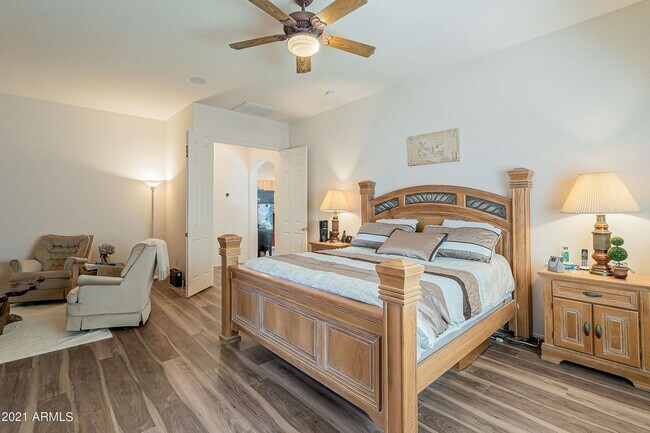 Building Photo - Charming single level 4 Bed home in Peoria !!
