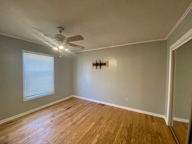 Building Photo - PRE LEASING NOW - AVAILABLE 7/14