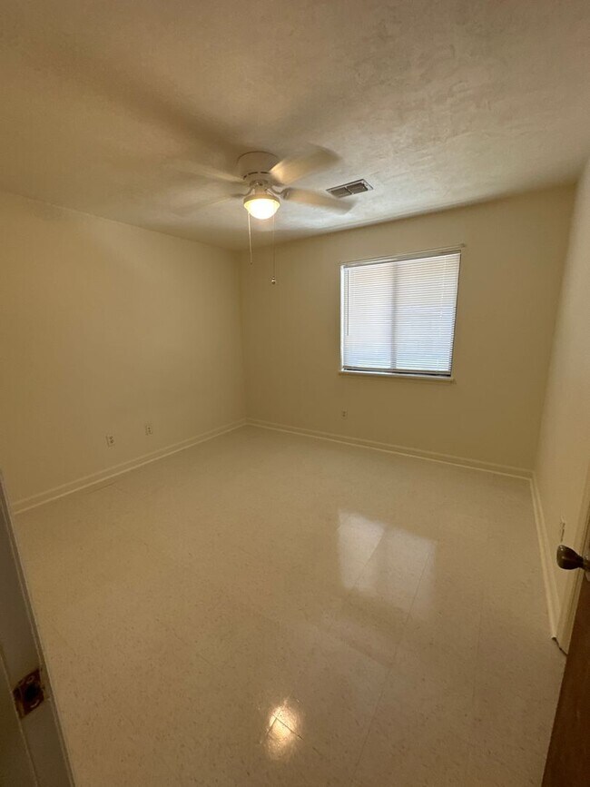 Building Photo - 3708 Donovan Dr