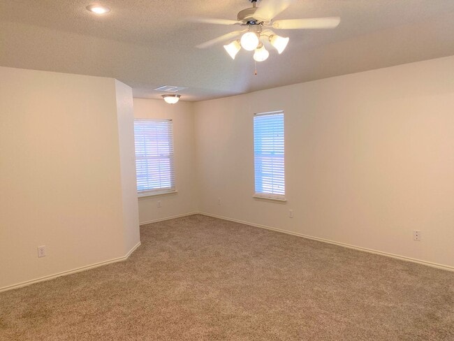 Building Photo - **BEAUTIFUL WESTCHESTER PARK HOME**