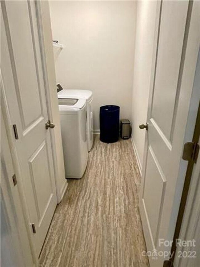 Building Photo - Captivating Single Family Home | 3 BR/2.5BA | 1-Car Covered Parking |In Highland Park