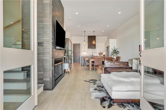 Building Photo - 580 Heatherden Ave