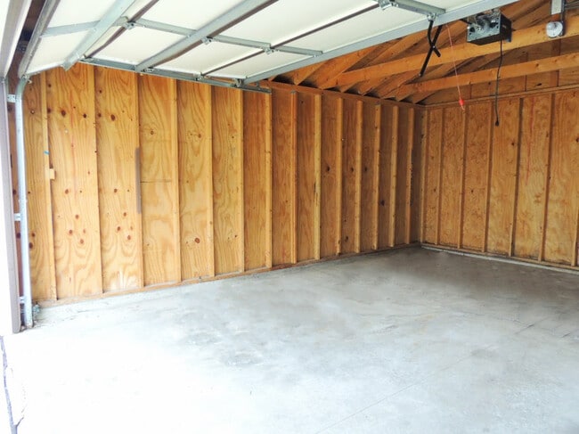 Building Photo - 3585 Chelton Rd