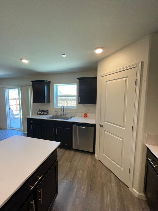 Building Photo - Beautiful 4-Bedroom, 2.5-Bathroom Two-Stor...