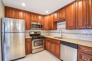 Building Photo - 109 4th Ave