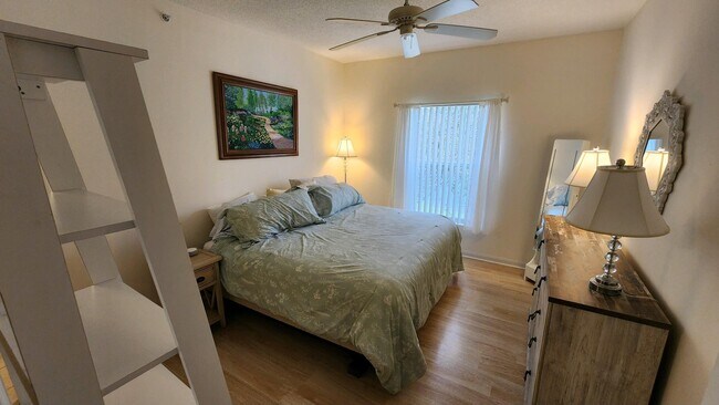 Building Photo - 5090 Fairways Cir