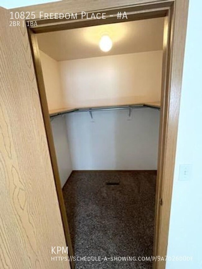 Building Photo - 2 BEDROOM | 1 BATHROOM | APARTMENT | SUMME...