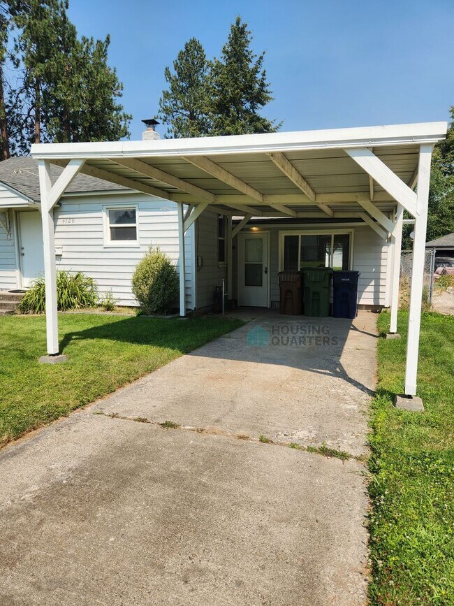 Building Photo - Come see if this is your next home! 2 bed, 1 bath, single-family home in Northwest Spokane!