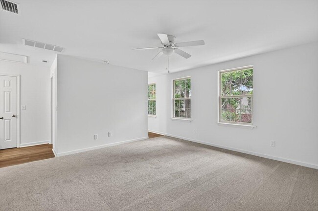 Building Photo - 8207 Kensington Square
