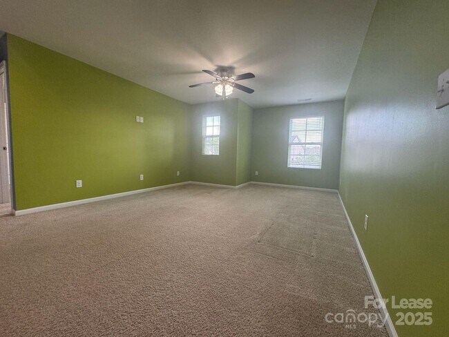 Building Photo - 2202 Laurens Dr