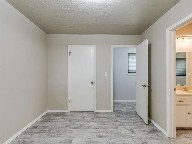 Building Photo - 3405 Woodsboro Dr