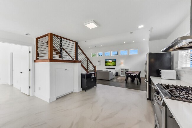 Building Photo - 1813 Crockett St