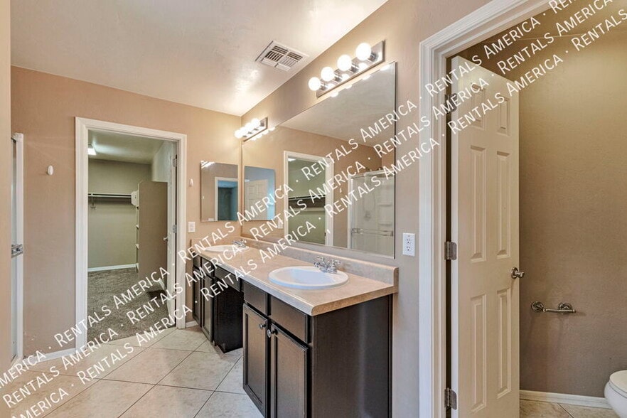 Building Photo - 445 W Corte Planga