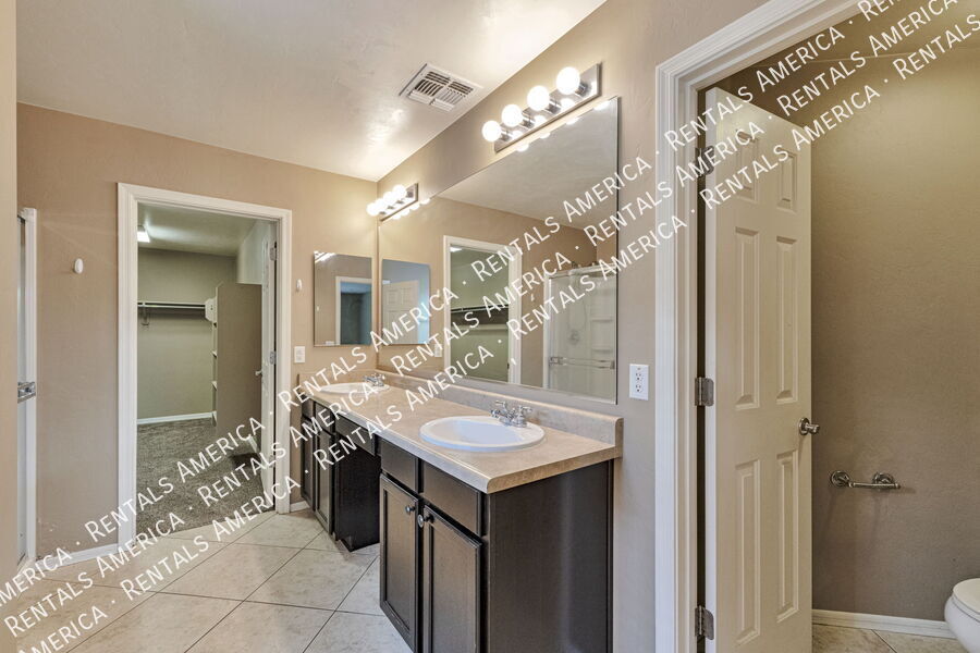 Building Photo - 445 W Corte Planga