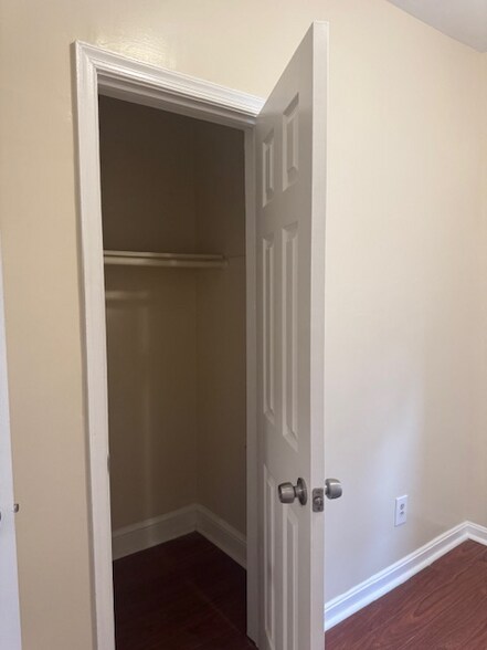 Primary Photo - 1106 Queen St NE