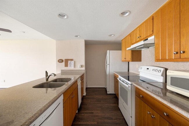 Building Photo - 15575 Marina Dr