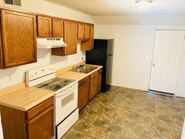 Building Photo - Affordable 2 Bedroom Apartment!