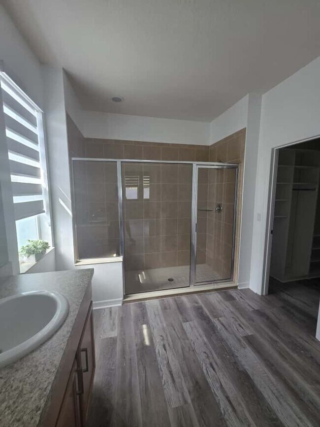 Building Photo - Beautiful house!  4/2 SINGLE FAMILY HOME