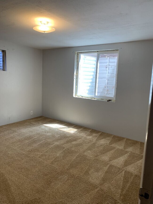 Building Photo - 4 bed/2 bath Home located in central Fort Collins off Drake