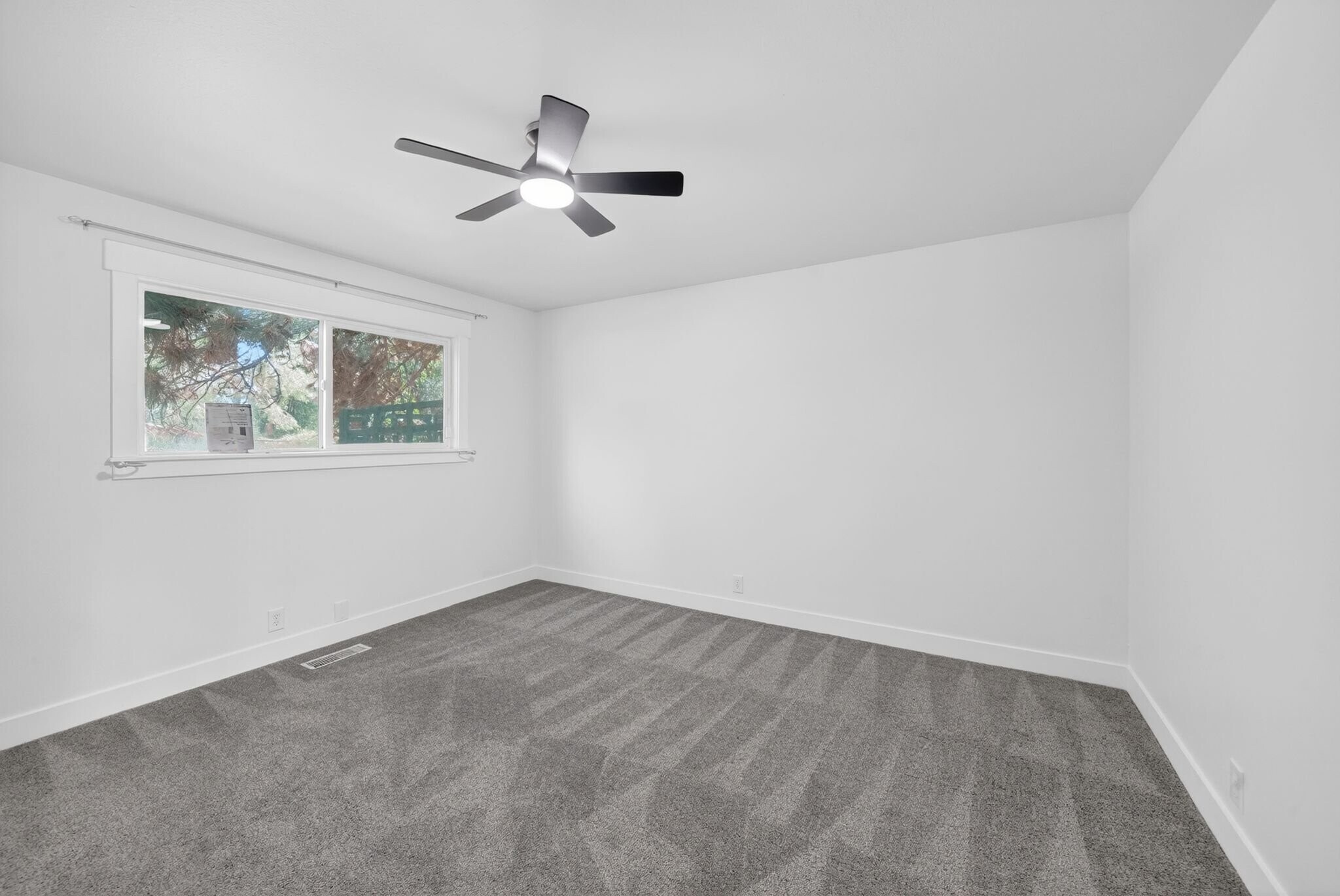 Building Photo - 281 W 2000 S St