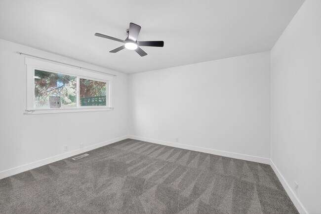 Building Photo - 281 W 2000 S St