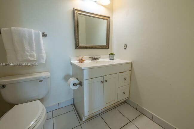 Building Photo - 10385 N Kendall Dr