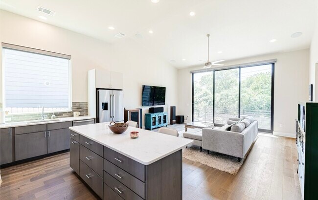 Building Photo - 5344 Agatha Cir