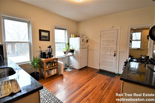 Primary Photo - 67 Washburn Ave