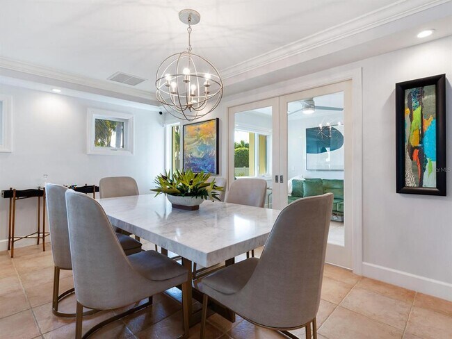 Building Photo - 606 Owl Way