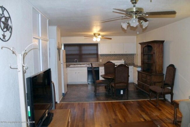 Building Photo - Located in Lawndale!!! 3bedrooms 1bath 1 c...