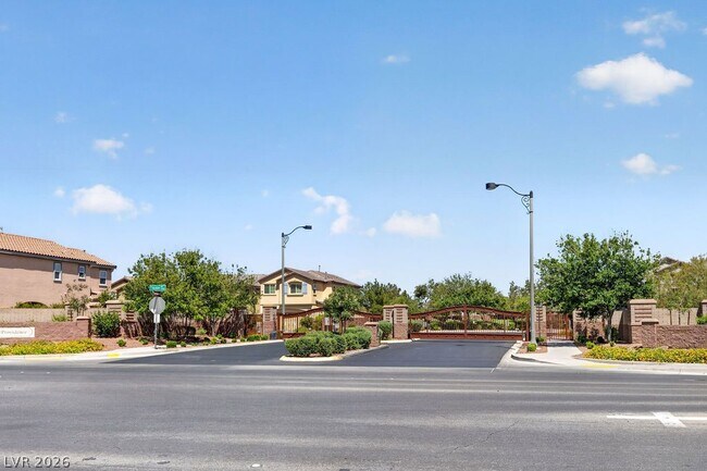 Building Photo - 10660 Cumberland Creek Ave