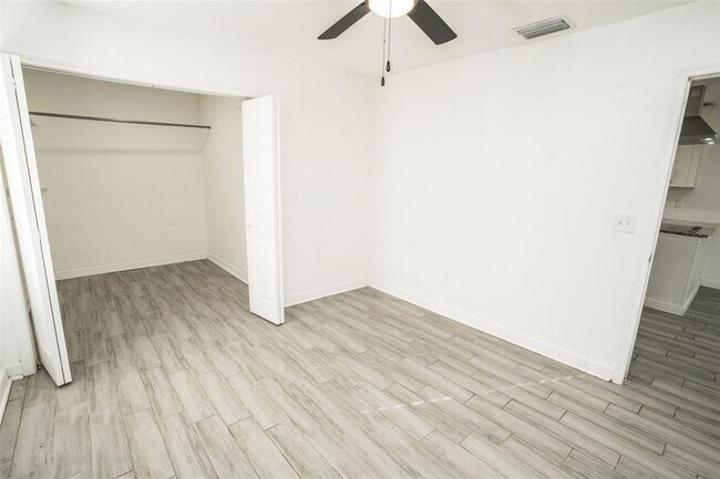 Building Photo - 1007 E 32nd Ave