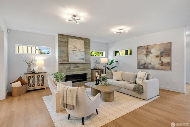 Building Photo - Modern Farmhouse Luxury in Coveted Matthews Beach Available NOW!