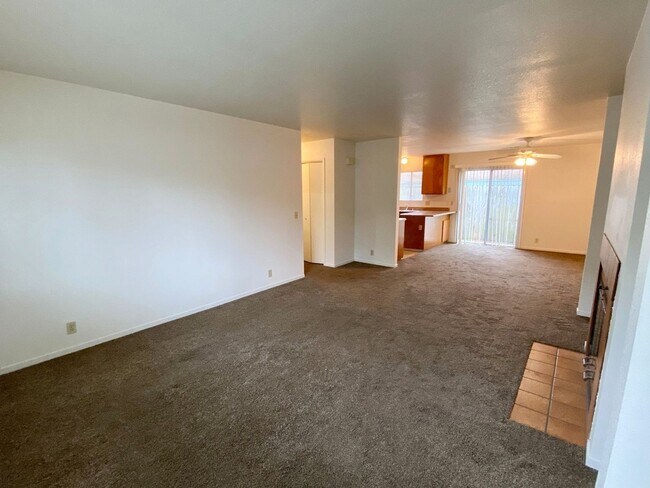 Building Photo - 1284 4th St