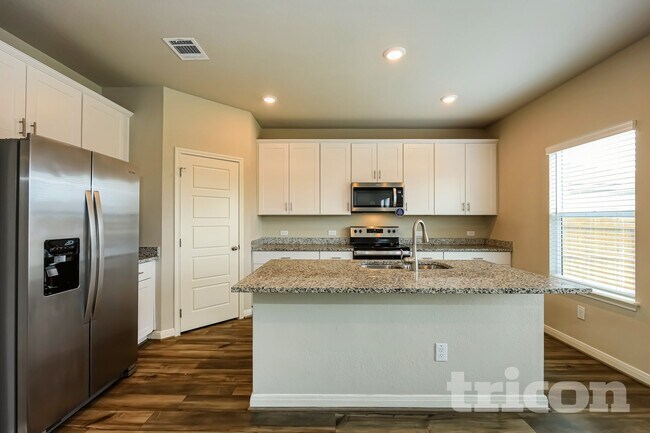 Building Photo - 13690 Paxton Blvd