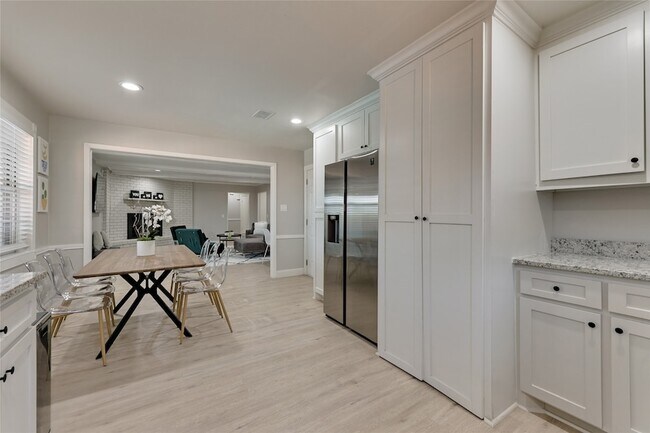 Building Photo - 804 Ridgefield Dr