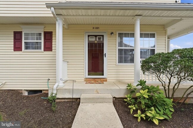 Building Photo - 221 Prairie Ct