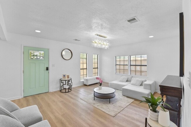 Building Photo - 5530 Malmedy Rd