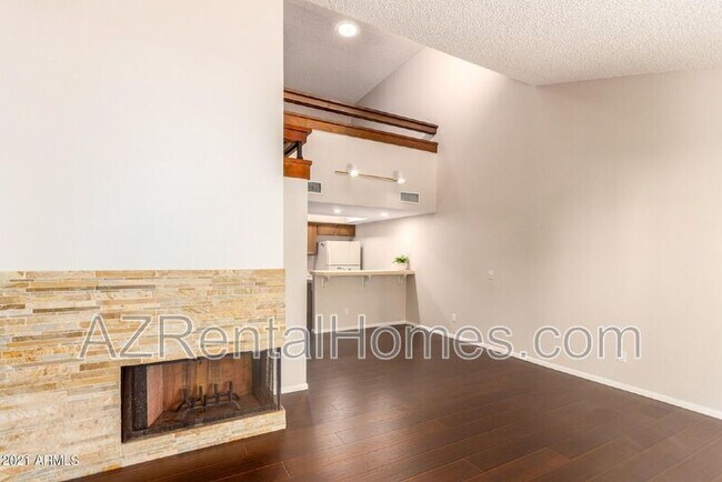 Building Photo - 746 E Morningside Dr