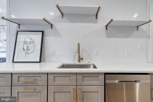 Building Photo - 850 N 19th St