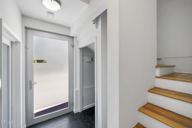 Building Photo - 3551 Dixie Canyon Pl