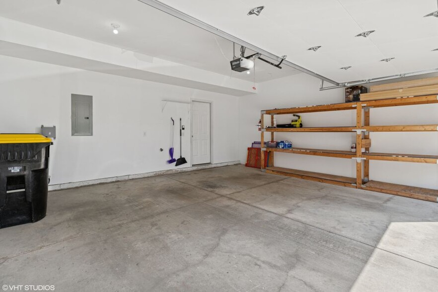 2 car private attached garage - 284 SE Booth Ave