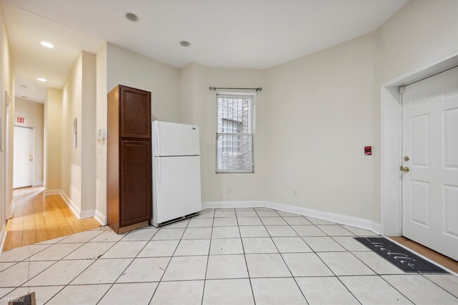 Building Photo - 3 br, 2 bath Triplex - 1619 DIAMOND ST Uni...