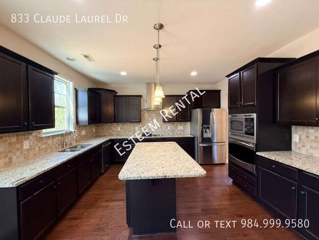 Building Photo - 833 Claude Laurel Dr