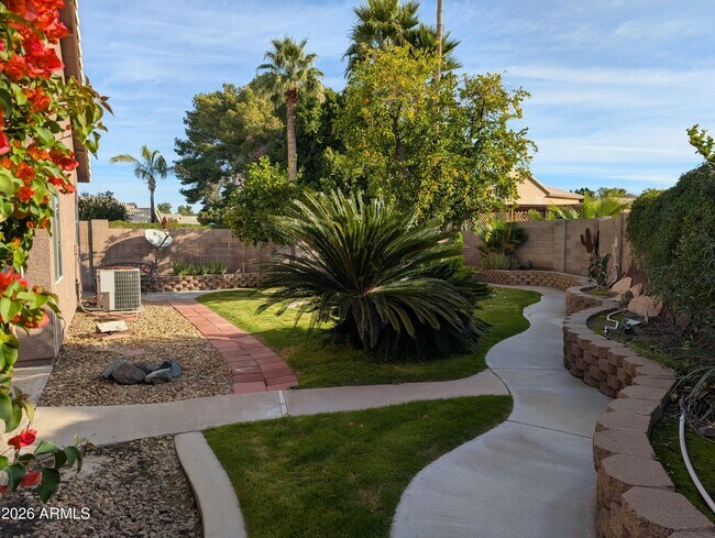 Building Photo - 15801 N 11th Ave