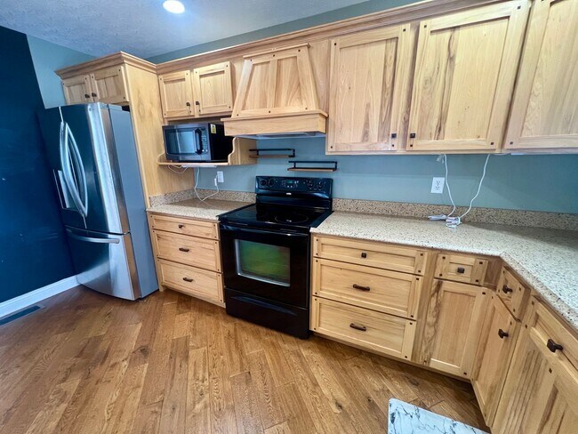 Building Photo - Gorgeous brick home with room to roam!