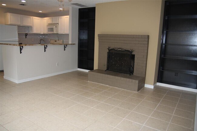 Building Photo - 7825 Beauregard Cir