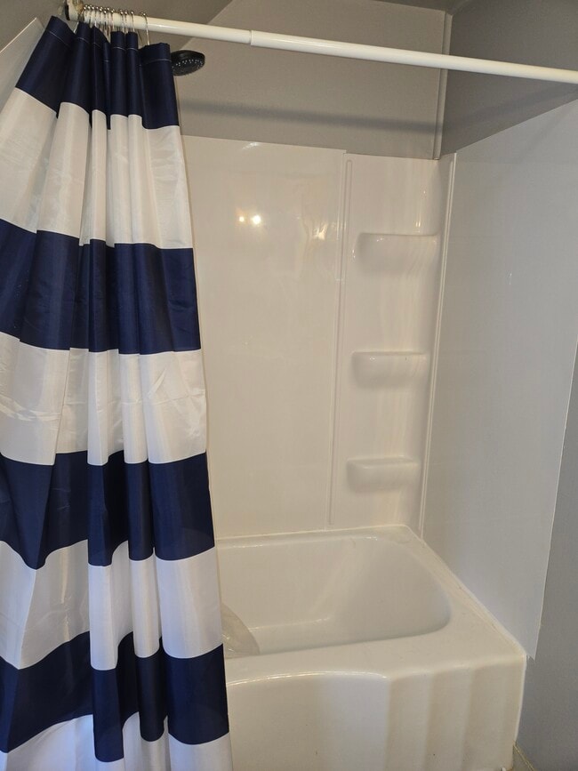 Building Photo - 927 18th Ave